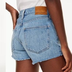 NWT! Denim Forum Yoko shorts in 7 Yrs Bleu Taboo
